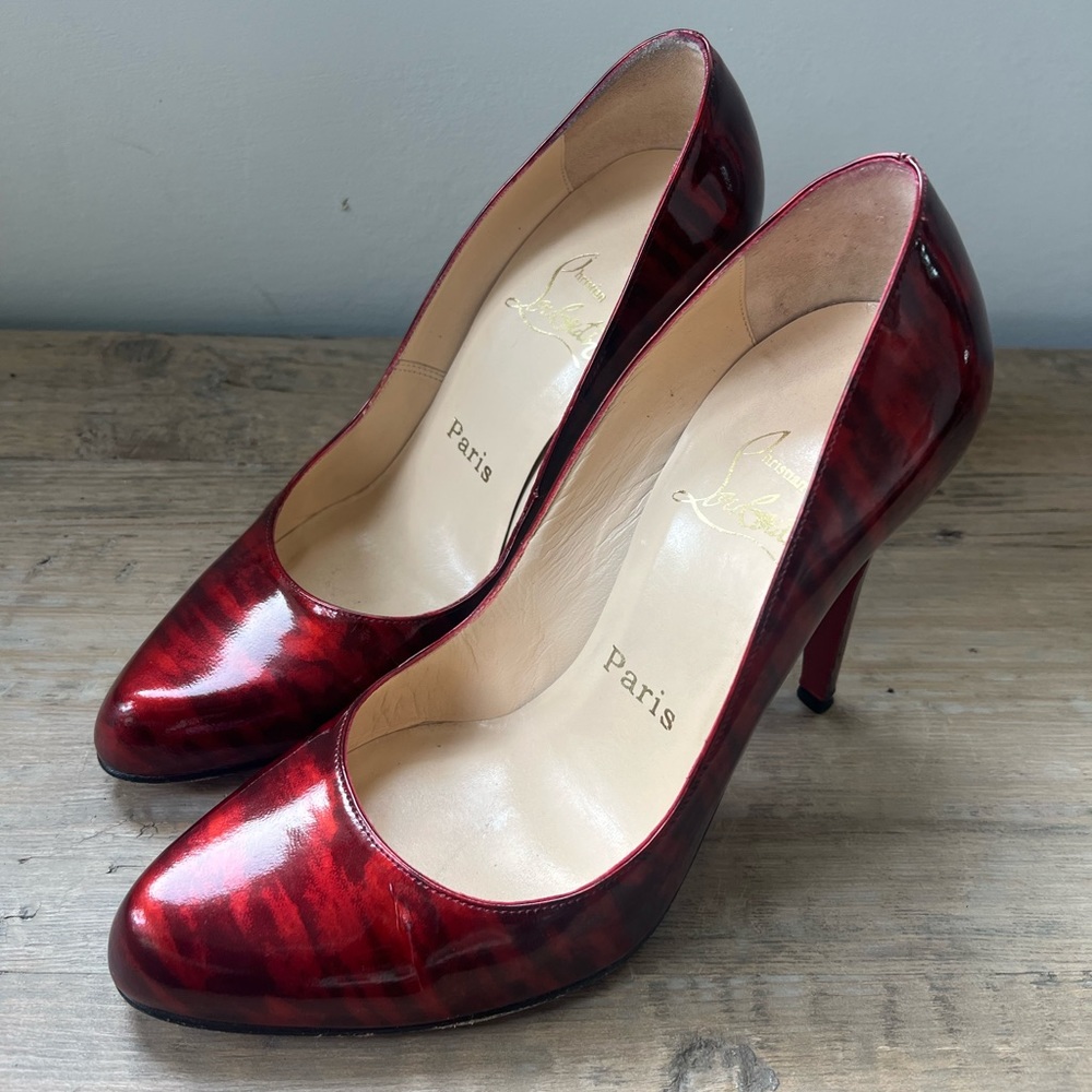Size 5 1/2 red marbled leather Louis V Heels